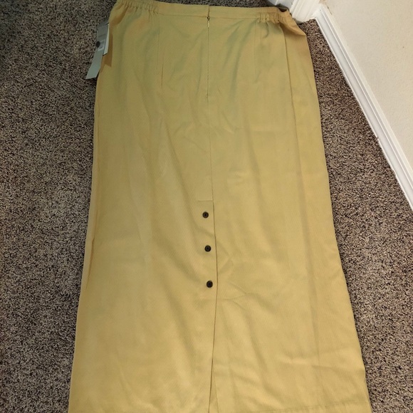 Woman’s outfit new with tags - Picture 3 of 8